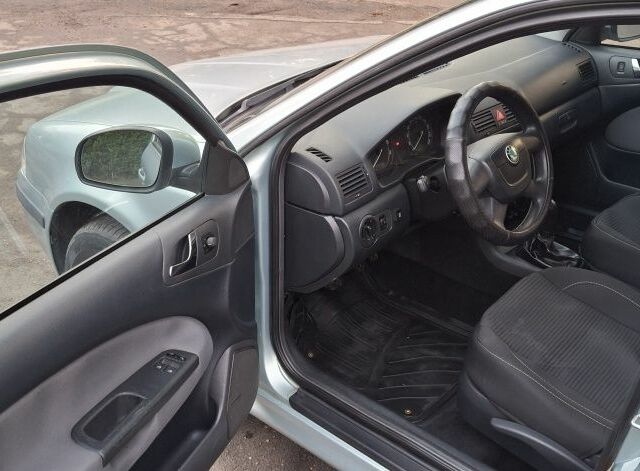 Зеленый Шкода Октавия, объемом двигателя 1.6 л и пробегом 242 тыс. км за 5700 $, фото 10 на Automoto.ua