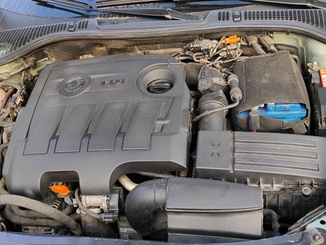 Зелений Шкода Октавія, об'ємом двигуна 2 л та пробігом 330 тис. км за 7500 $, фото 4 на Automoto.ua