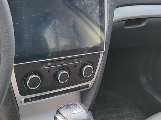 Зелений Шкода Октавія, об'ємом двигуна 2 л та пробігом 330 тис. км за 7500 $, фото 3 на Automoto.ua