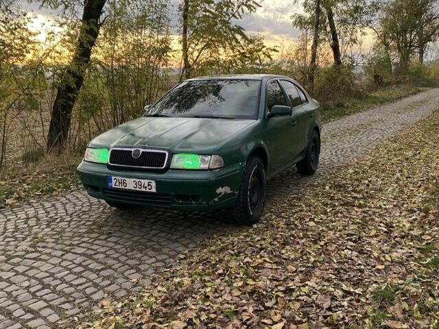 Зелений Шкода Октавія, об'ємом двигуна 1.6 л та пробігом 319 тис. км за 1000 $, фото 1 на Automoto.ua