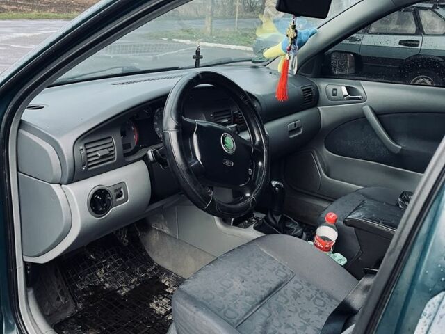 Зеленый Шкода Октавия, объемом двигателя 1.6 л и пробегом 260 тыс. км за 3750 $, фото 2 на Automoto.ua