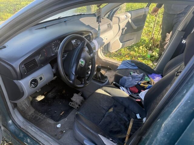 Зеленый Шкода Октавия, объемом двигателя 1.6 л и пробегом 300 тыс. км за 1450 $, фото 5 на Automoto.ua