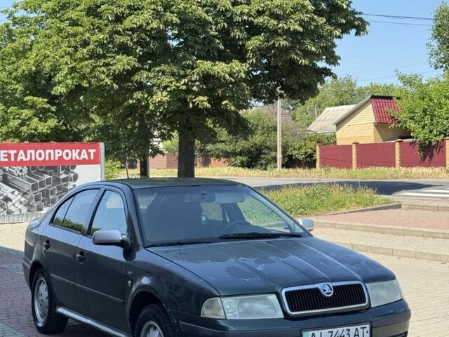 Зеленый Шкода Октавия, объемом двигателя 1.6 л и пробегом 300 тыс. км за 1950 $, фото 1 на Automoto.ua