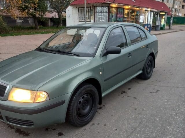 Зеленый Шкода Октавия, объемом двигателя 1.6 л и пробегом 280 тыс. км за 3800 $, фото 2 на Automoto.ua