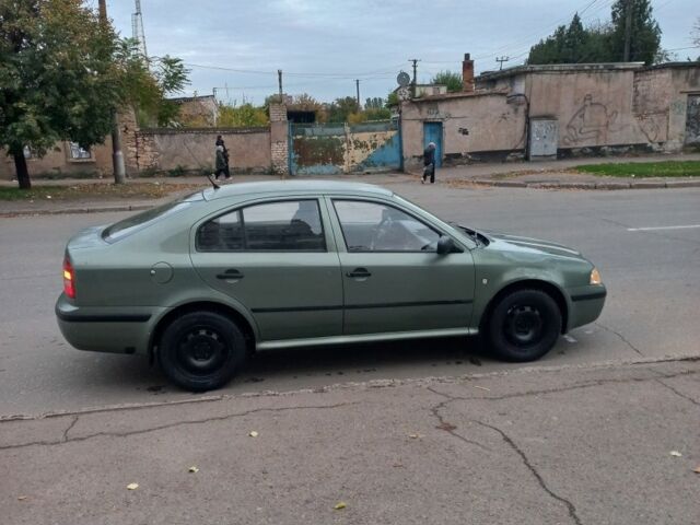 Зеленый Шкода Октавия, объемом двигателя 1.6 л и пробегом 280 тыс. км за 3800 $, фото 4 на Automoto.ua