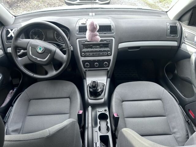 Зелений Шкода Октавія, об'ємом двигуна 1.6 л та пробігом 160 тис. км за 8000 $, фото 7 на Automoto.ua