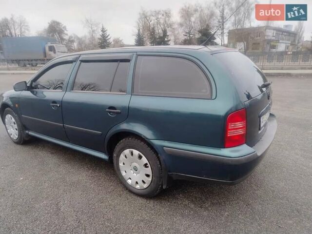 Зеленый Шкода Октавия, объемом двигателя 1.6 л и пробегом 329 тыс. км за 4000 $, фото 5 на Automoto.ua