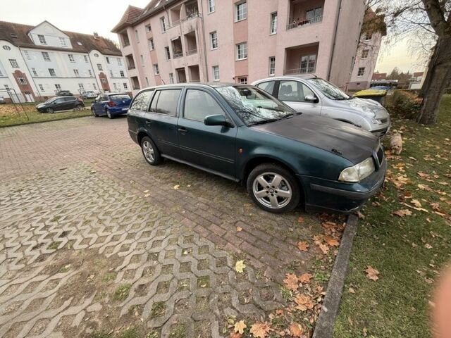 Зеленый Шкода Октавия, объемом двигателя 1.9 л и пробегом 400 тыс. км за 2600 $, фото 2 на Automoto.ua