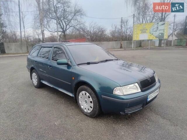 Зеленый Шкода Октавия, объемом двигателя 1.6 л и пробегом 329 тыс. км за 4000 $, фото 2 на Automoto.ua