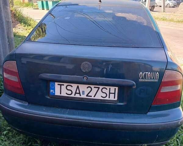 Зеленый Шкода Октавия, объемом двигателя 1.6 л и пробегом 350 тыс. км за 1545 $, фото 3 на Automoto.ua
