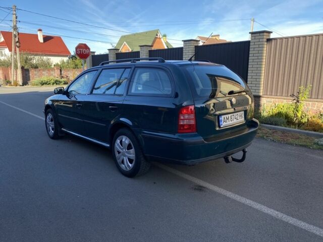 Зелений Шкода Октавія, об'ємом двигуна 1.6 л та пробігом 200 тис. км за 3600 $, фото 6 на Automoto.ua