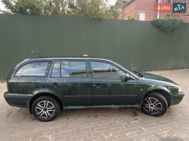 Зеленый Шкода Октавия, объемом двигателя 1.6 л и пробегом 500 тыс. км за 2200 $, фото 4 на Automoto.ua