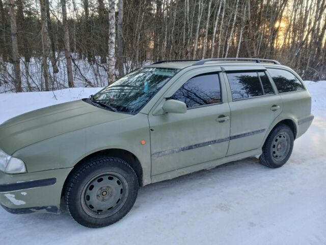 Зеленый Шкода Октавия, объемом двигателя 1.9 л и пробегом 447 тыс. км за 1300 $, фото 1 на Automoto.ua