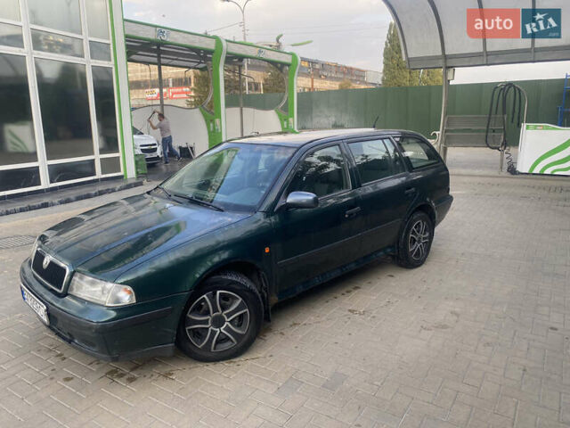 Зеленый Шкода Октавия, объемом двигателя 1.6 л и пробегом 500 тыс. км за 2850 $, фото 1 на Automoto.ua