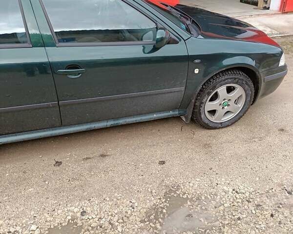 Зеленый Шкода Октавия, объемом двигателя 2 л и пробегом 270 тыс. км за 3950 $, фото 3 на Automoto.ua