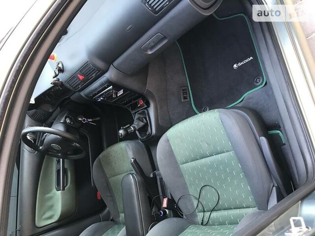 Зелений Шкода Октавія, об'ємом двигуна 1.6 л та пробігом 256 тис. км за 5400 $, фото 24 на Automoto.ua