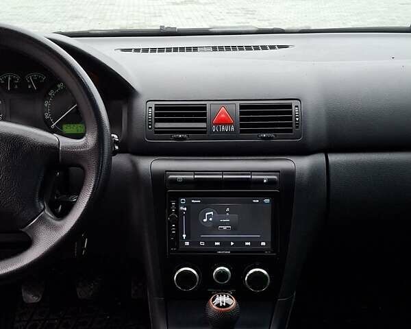 Зелений Шкода Октавія, об'ємом двигуна 2 л та пробігом 250 тис. км за 3800 $, фото 15 на Automoto.ua