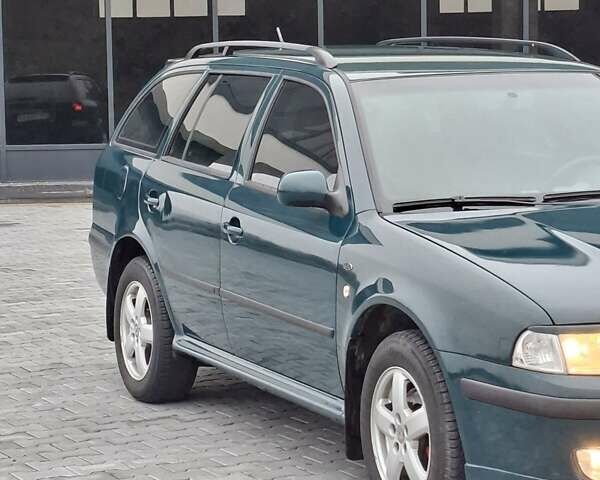 Зелений Шкода Октавія, об'ємом двигуна 2 л та пробігом 250 тис. км за 3800 $, фото 1 на Automoto.ua