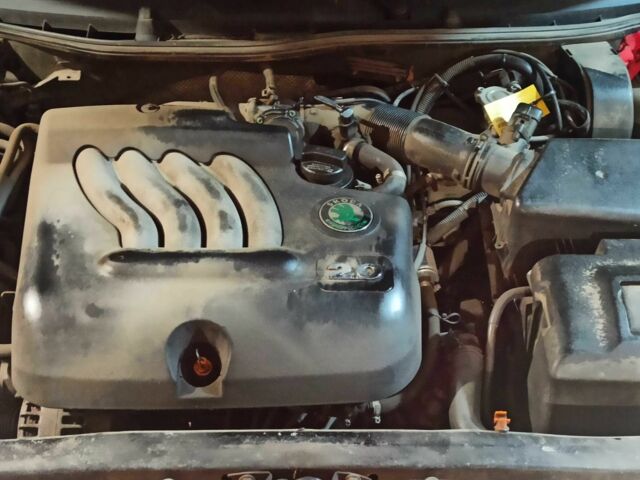 Зелений Шкода Октавія, об'ємом двигуна 2 л та пробігом 500 тис. км за 3500 $, фото 9 на Automoto.ua