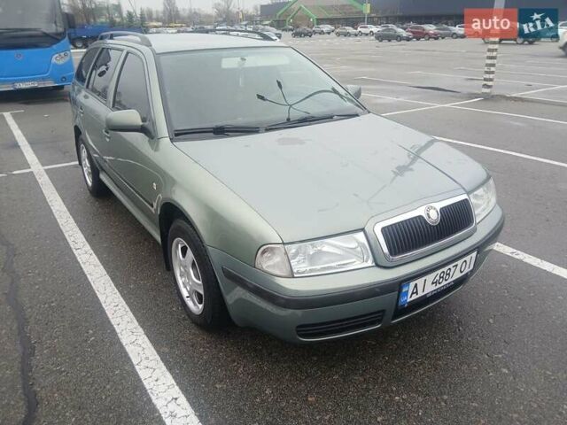 Зеленый Шкода Октавия, объемом двигателя 1.6 л и пробегом 273 тыс. км за 5300 $, фото 1 на Automoto.ua