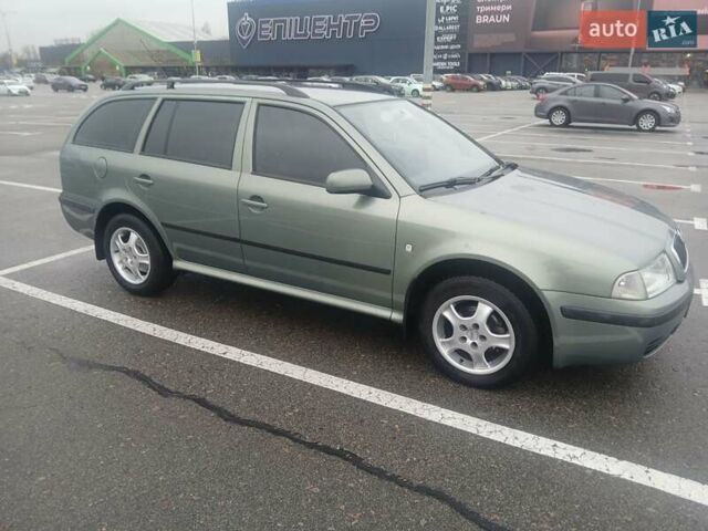 Зеленый Шкода Октавия, объемом двигателя 1.6 л и пробегом 273 тыс. км за 5300 $, фото 2 на Automoto.ua