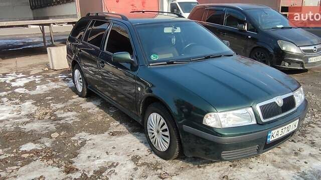 Зеленый Шкода Октавия, объемом двигателя 1.6 л и пробегом 253 тыс. км за 5000 $, фото 4 на Automoto.ua