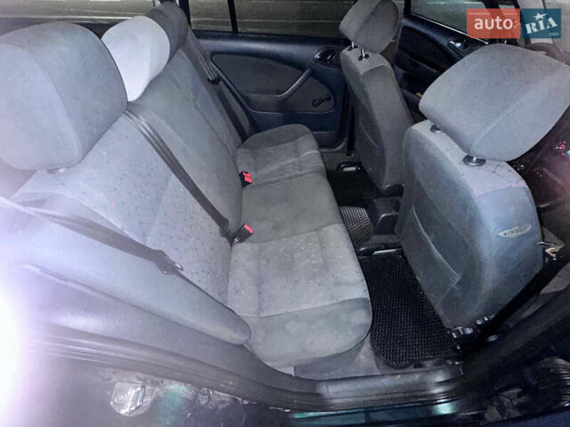 Зеленый Шкода Октавия, объемом двигателя 1.6 л и пробегом 275 тыс. км за 4500 $, фото 9 на Automoto.ua