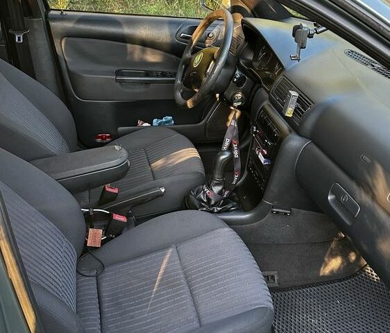 Зеленый Шкода Октавия, объемом двигателя 2 л и пробегом 380 тыс. км за 3299 $, фото 5 на Automoto.ua
