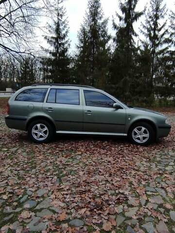 Зеленый Шкода Октавия, объемом двигателя 1.6 л и пробегом 292 тыс. км за 4200 $, фото 1 на Automoto.ua