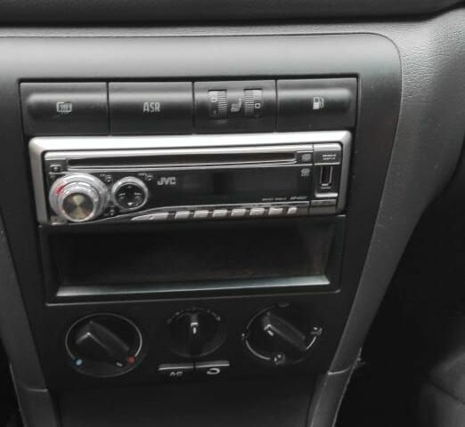 Зеленый Шкода Октавия, объемом двигателя 1.6 л и пробегом 292 тыс. км за 4200 $, фото 14 на Automoto.ua