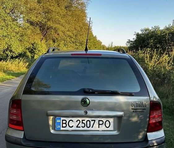 Зеленый Шкода Октавия, объемом двигателя 2 л и пробегом 380 тыс. км за 3299 $, фото 1 на Automoto.ua
