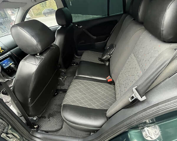 Зеленый Шкода Октавия, объемом двигателя 1.6 л и пробегом 331 тыс. км за 3650 $, фото 8 на Automoto.ua