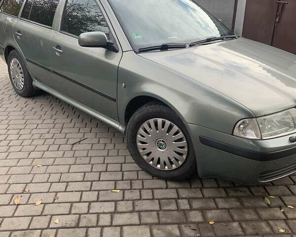 Зеленый Шкода Октавия, объемом двигателя 1.6 л и пробегом 311 тыс. км за 4300 $, фото 1 на Automoto.ua