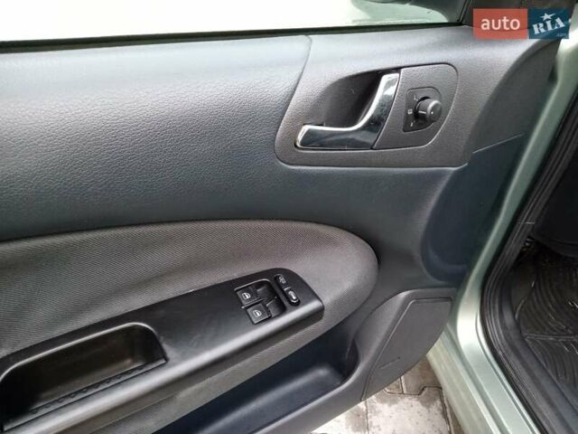 Зеленый Шкода Октавия, объемом двигателя 1.6 л и пробегом 231 тыс. км за 4950 $, фото 18 на Automoto.ua