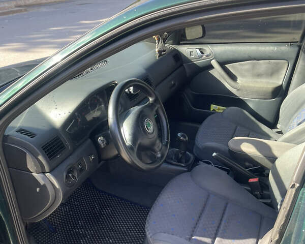 Зеленый Шкода Октавия, объемом двигателя 1.8 л и пробегом 265 тыс. км за 4400 $, фото 3 на Automoto.ua