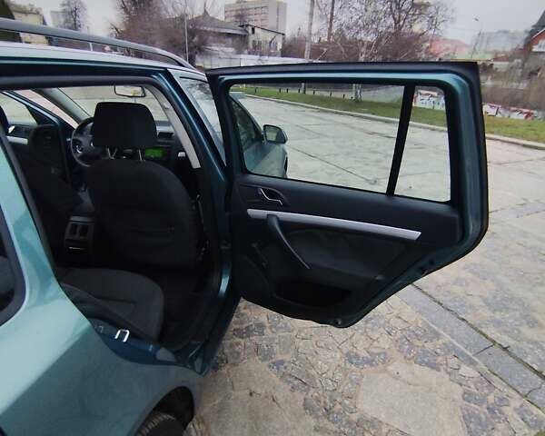 Зелений Шкода Октавія, об'ємом двигуна 1.6 л та пробігом 252 тис. км за 6550 $, фото 19 на Automoto.ua