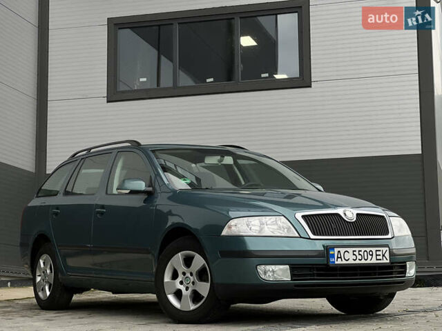 Зеленый Шкода Октавия, объемом двигателя 1.6 л и пробегом 245 тыс. км за 5200 $, фото 3 на Automoto.ua