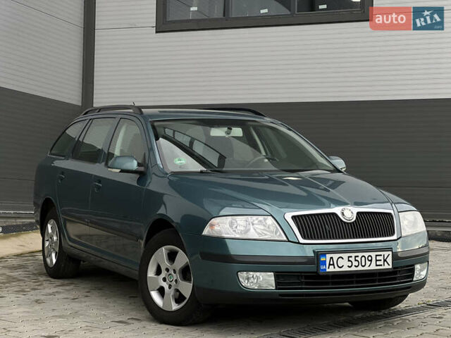 Зеленый Шкода Октавия, объемом двигателя 1.6 л и пробегом 245 тыс. км за 5200 $, фото 2 на Automoto.ua