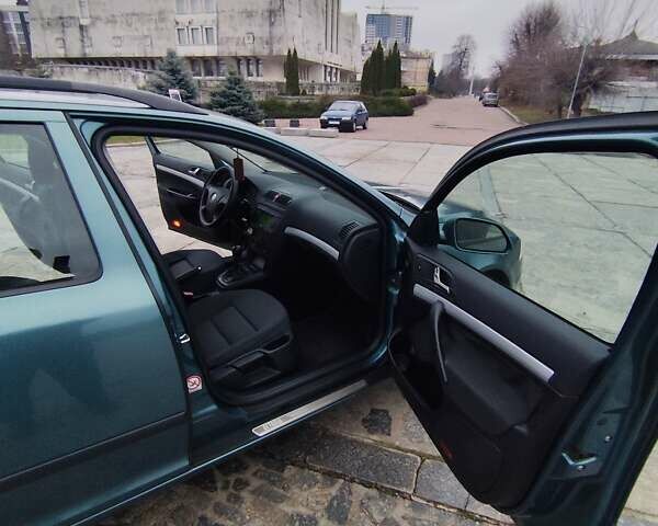 Зелений Шкода Октавія, об'ємом двигуна 1.6 л та пробігом 252 тис. км за 6550 $, фото 18 на Automoto.ua