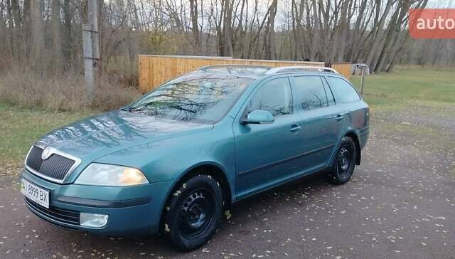 Зеленый Шкода Октавия, объемом двигателя 1.59 л и пробегом 250 тыс. км за 6000 $, фото 1 на Automoto.ua