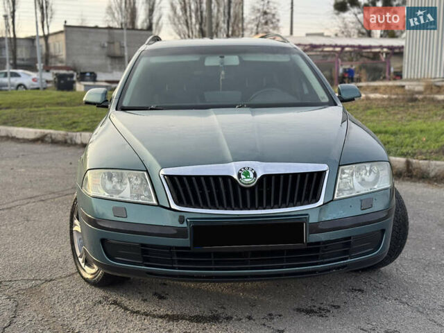 Зелений Шкода Октавія, об'ємом двигуна 2 л та пробігом 250 тис. км за 4499 $, фото 1 на Automoto.ua