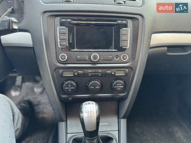 Зелений Шкода Октавія, об'ємом двигуна 2 л та пробігом 250 тис. км за 4499 $, фото 16 на Automoto.ua