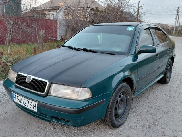 Зеленый Шкода Октавия, объемом двигателя 1.6 л и пробегом 300 тыс. км за 1550 $, фото 2 на Automoto.ua
