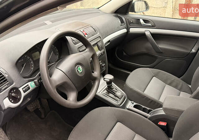 Зеленый Шкода Октавия, объемом двигателя 1.6 л и пробегом 192 тыс. км за 5850 $, фото 5 на Automoto.ua