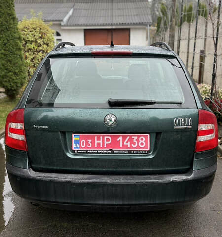 Зеленый Шкода Октавия, объемом двигателя 1.6 л и пробегом 192 тыс. км за 5850 $, фото 1 на Automoto.ua