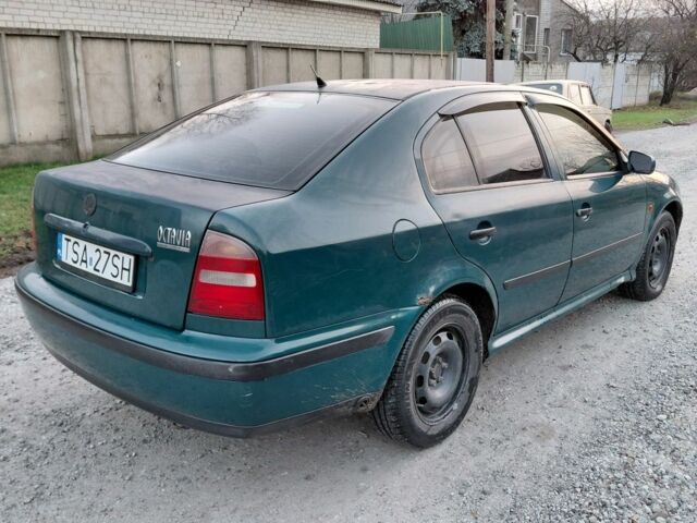 Зеленый Шкода Октавия, объемом двигателя 1.6 л и пробегом 300 тыс. км за 1550 $, фото 4 на Automoto.ua