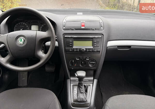 Зеленый Шкода Октавия, объемом двигателя 1.6 л и пробегом 192 тыс. км за 5850 $, фото 7 на Automoto.ua