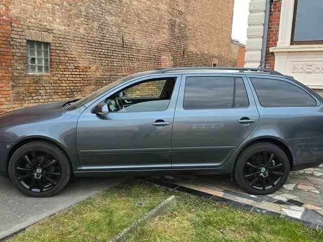 Зеленый Шкода Октавия, объемом двигателя 2 л и пробегом 216 тыс. км за 1720 $, фото 1 на Automoto.ua