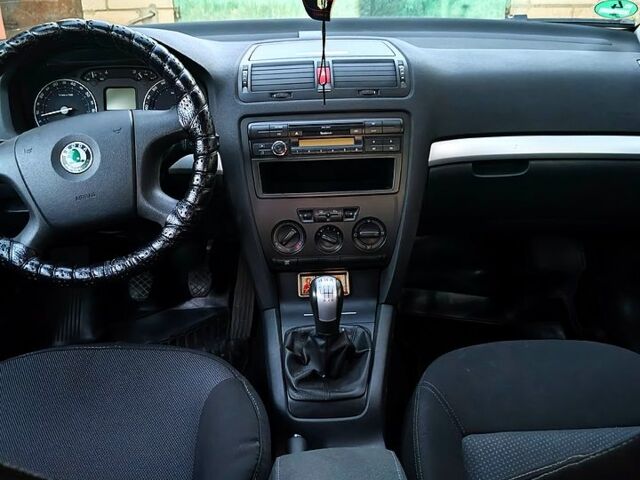 Зеленый Шкода Октавия, объемом двигателя 2 л и пробегом 198 тыс. км за 6000 $, фото 2 на Automoto.ua