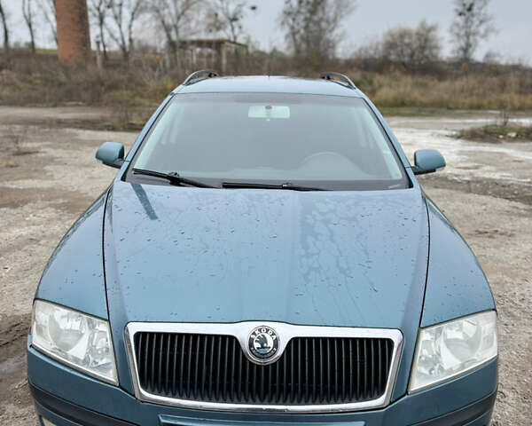 Зеленый Шкода Октавия, объемом двигателя 1.9 л и пробегом 205 тыс. км за 4950 $, фото 2 на Automoto.ua